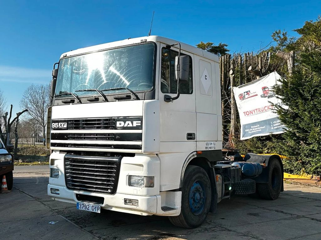 DAF XF 95.380 4X2 Tractor-unit Spring/Air ZF Manual - Tractor unit: picture 2 DAF XF 95.380 4X2 Tractor-unit Spring/Air ZF Manual - Tractor unit: picture 2