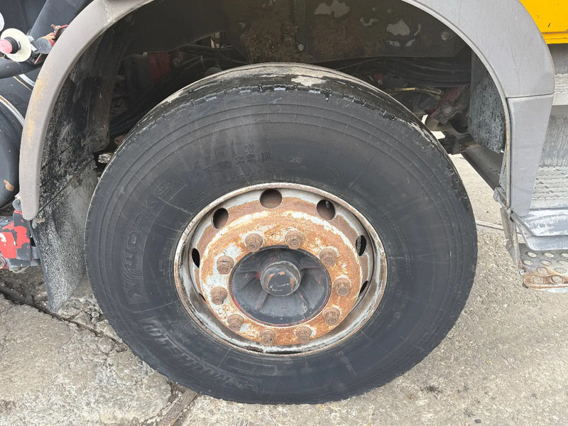 Truck for transportation of bitumen Renault G260 4X2 ACMAR Bitumen Sprayer 10.000L Spring/Spring Manual Gear: picture 17