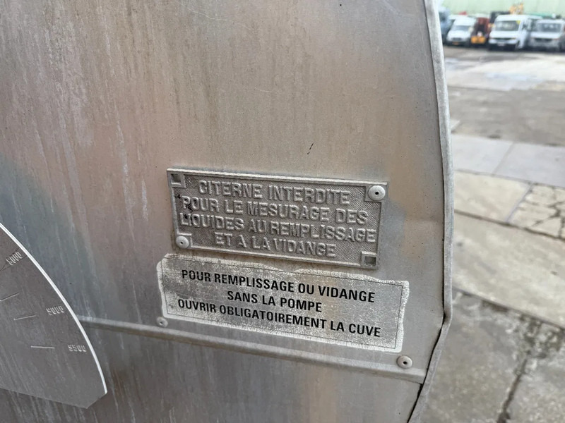 Truck for transportation of bitumen Renault G260 4X2 ACMAR Bitumen Sprayer 10.000L Spring/Spring Manual Gear: picture 14