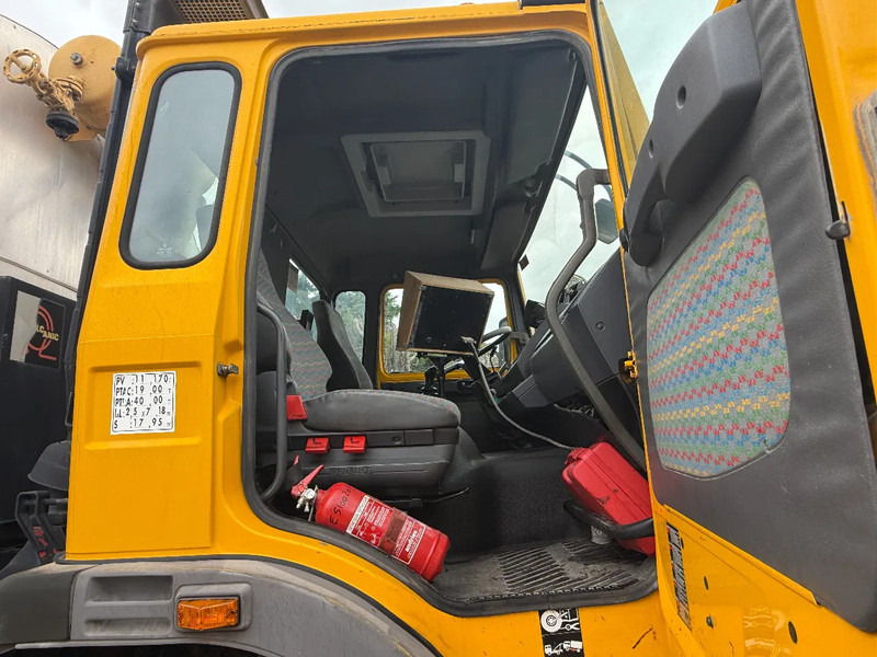 Truck for transportation of bitumen Renault G260 4X2 ACMAR Bitumen Sprayer 10.000L Spring/Spring Manual Gear: picture 18