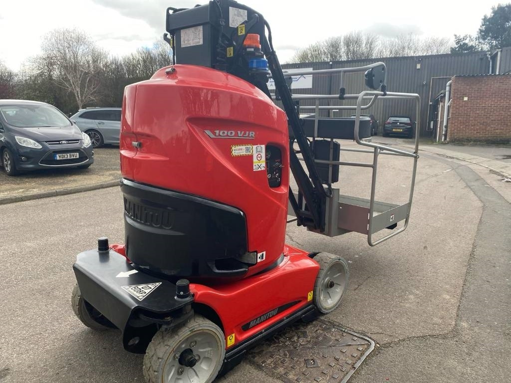 Manitou 100 VJR - Vertical mast lift: picture 3 Manitou 100 VJR - Vertical mast lift: picture 3