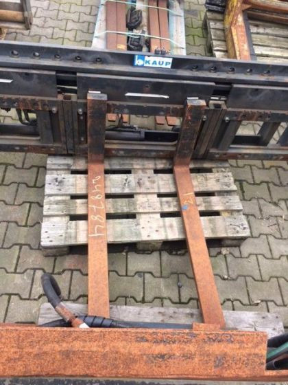Kaup Triple Sideshifter - Attachment for Material handling equipment: picture 1 Kaup Triple Sideshifter - Attachment for Material handling equipment: picture 1