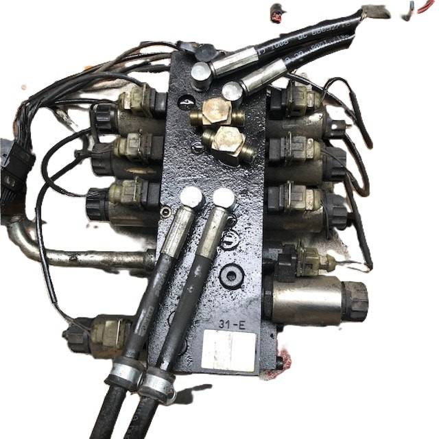 Hydraulic control valve for Still - Hydraulic valve for Material handling equipment: picture 1 Hydraulic control valve for Still - Hydraulic valve for Material handling equipment: picture 1