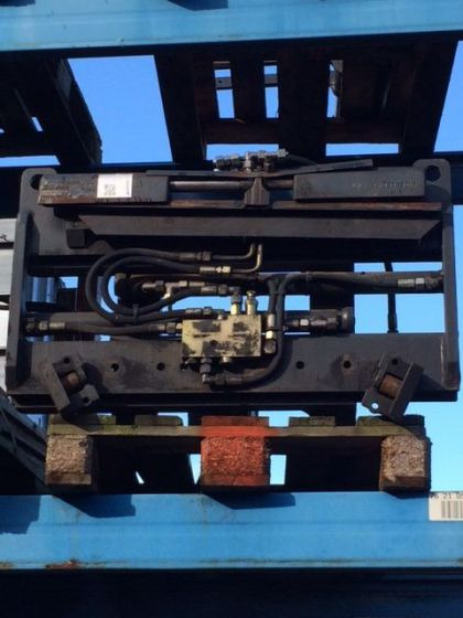 Kaup Fork Clamp with sideshift - Clamp for Material handling equipment: picture 2 Kaup Fork Clamp with sideshift - Clamp for Material handling equipment: picture 2