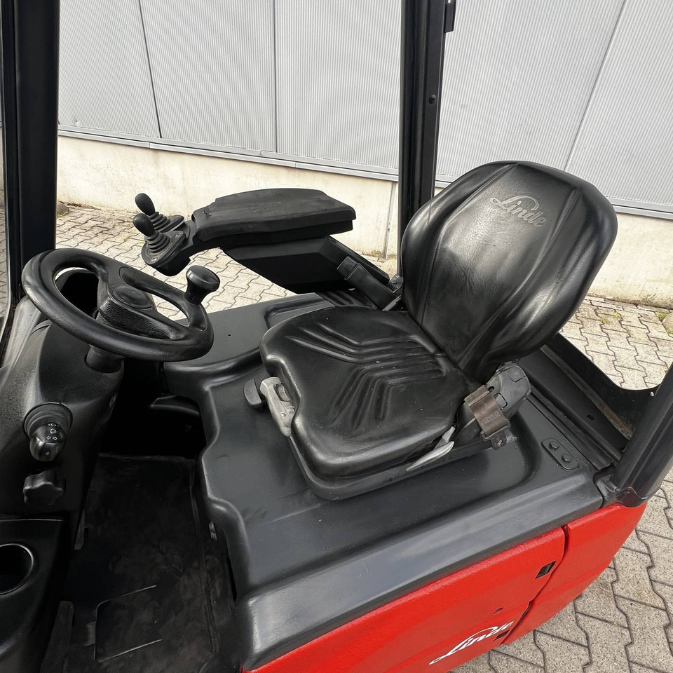 Linde E16C (386) - Electric forklift: picture 3 Linde E16C (386) - Electric forklift: picture 3