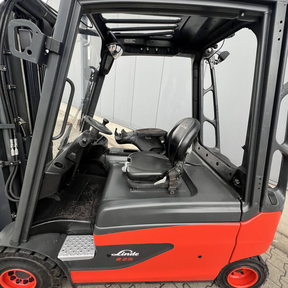 Linde E25L (387) - Electric forklift: picture 3 Linde E25L (387) - Electric forklift: picture 3