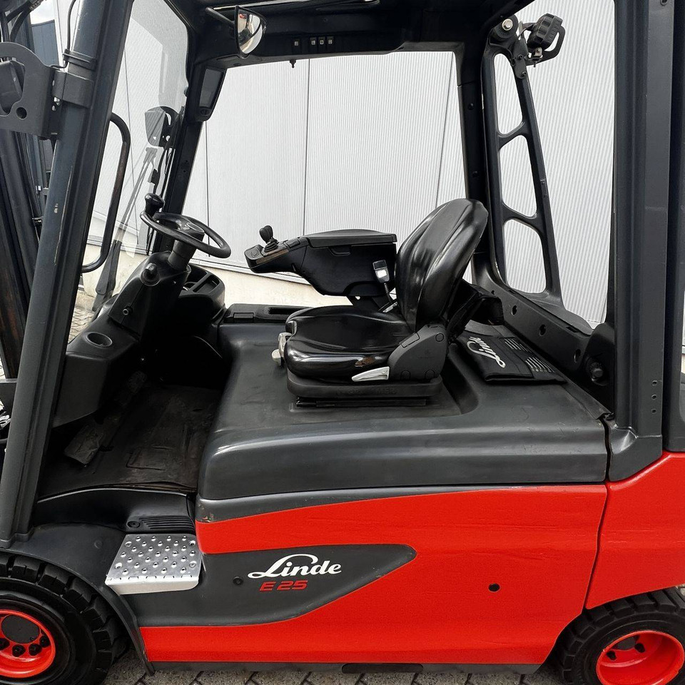 Linde E25L (387) - Electric forklift: picture 4 Linde E25L (387) - Electric forklift: picture 4