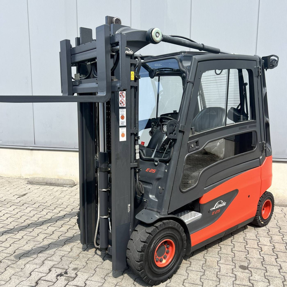 Linde E25L (387) - Electric forklift: picture 2 Linde E25L (387) - Electric forklift: picture 2