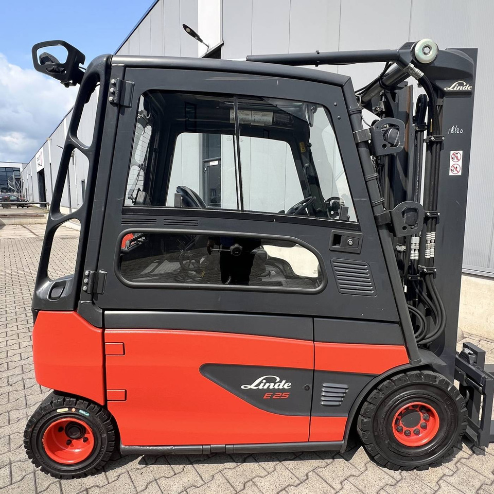 Linde E25L (387) - Electric forklift: picture 4 Linde E25L (387) - Electric forklift: picture 4