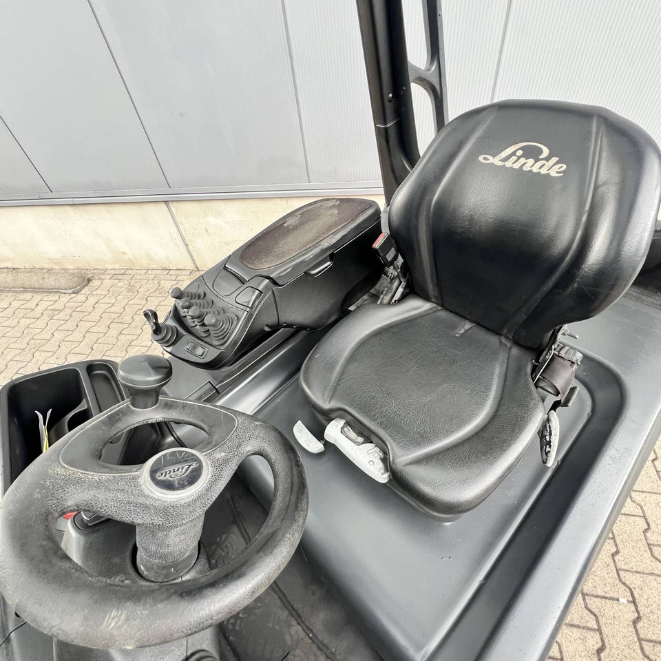 Linde E25L (387) - Electric forklift: picture 4 Linde E25L (387) - Electric forklift: picture 4