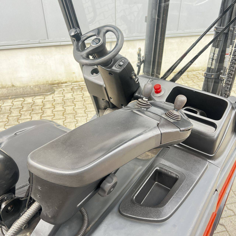 Linde E25L (387) - Electric forklift: picture 3 Linde E25L (387) - Electric forklift: picture 3