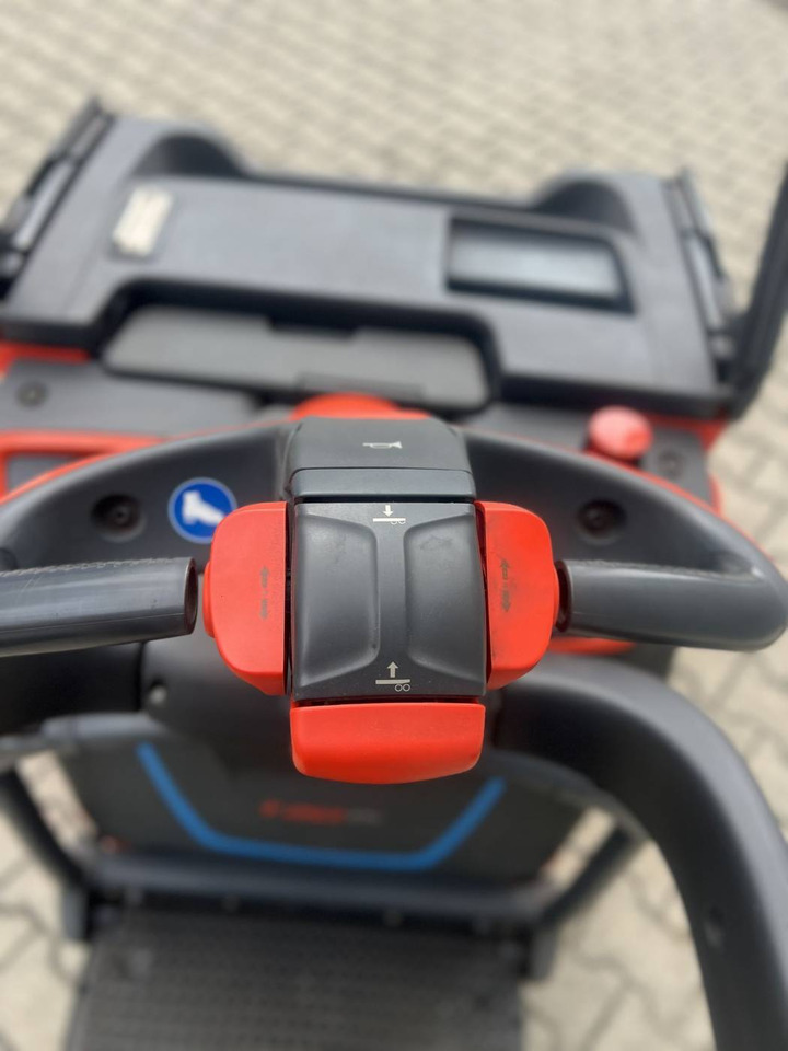 Pallet truck Linde T20AP (1153) Li-On: picture 12