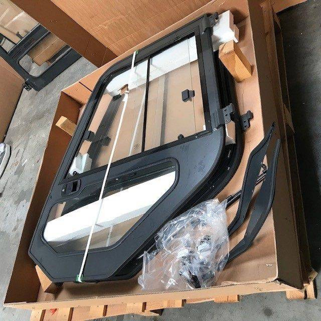 Set of right and left for Komatsu - Door and parts for Material handling equipment: picture 4 Set of right and left for Komatsu - Door and parts for Material handling equipment: picture 4