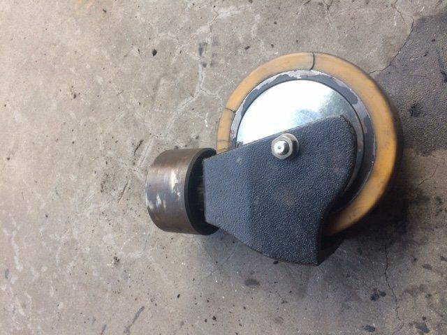 Support wheel for Linde L14-16, Series 372 - Steering for Material handling equipment: picture 1 Support wheel for Linde L14-16, Series 372 - Steering for Material handling equipment: picture 1