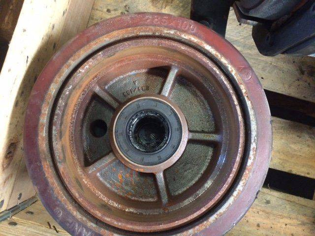 Wheel Solid for Linde - Steering for Material handling equipment: picture 2 Wheel Solid for Linde - Steering for Material handling equipment: picture 2