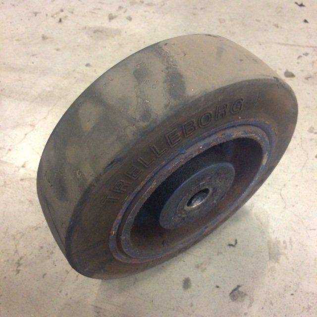 Wheel load for Linde P30, Series 132 - Steering for Material handling equipment: picture 2 Wheel load for Linde P30, Series 132 - Steering for Material handling equipment: picture 2