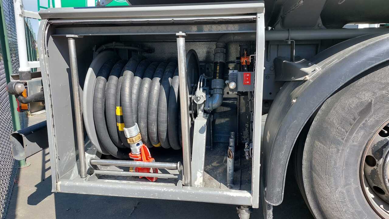 MERCEDES ACTROS - Tank truck: picture 4 MERCEDES ACTROS - Tank truck: picture 4