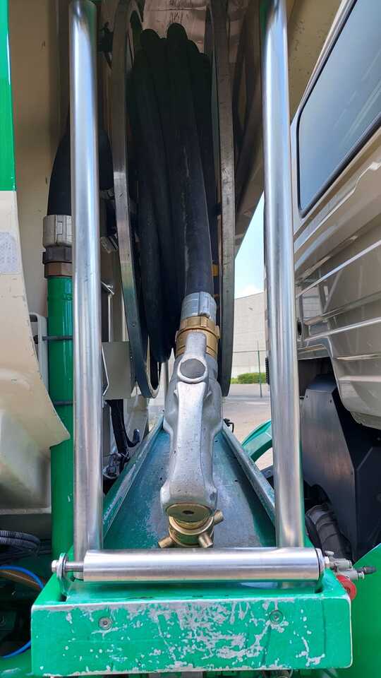 MERCEDES AXOR - Tank truck: picture 5 MERCEDES AXOR - Tank truck: picture 5