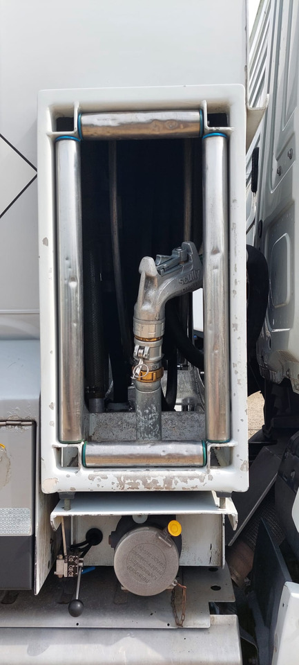 MERCEDES Antos - Tank truck: picture 3 MERCEDES Antos - Tank truck: picture 3