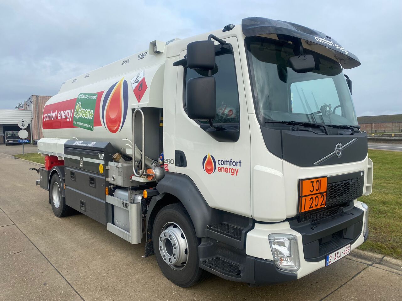 Tank truck VOLVO FL: picture 6 Tank truck VOLVO FL: picture 6