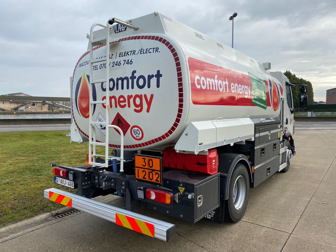 Interior photo 1: Tank truck VOLVO FL Interior photo 1: Tank truck VOLVO FL