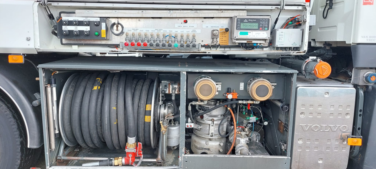 Tank truck VOLVO FM: picture 11