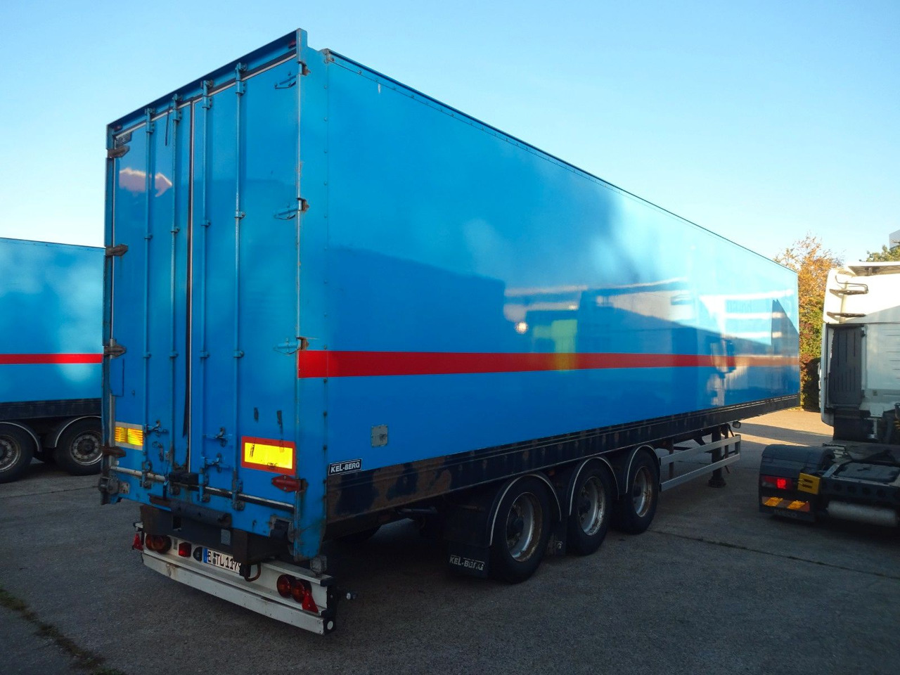 Kel-Berg 3 x Koffer, Doppelstock mit Balken - Closed box semi-trailer: picture 5 Kel-Berg 3 x Koffer, Doppelstock mit Balken - Closed box semi-trailer: picture 5