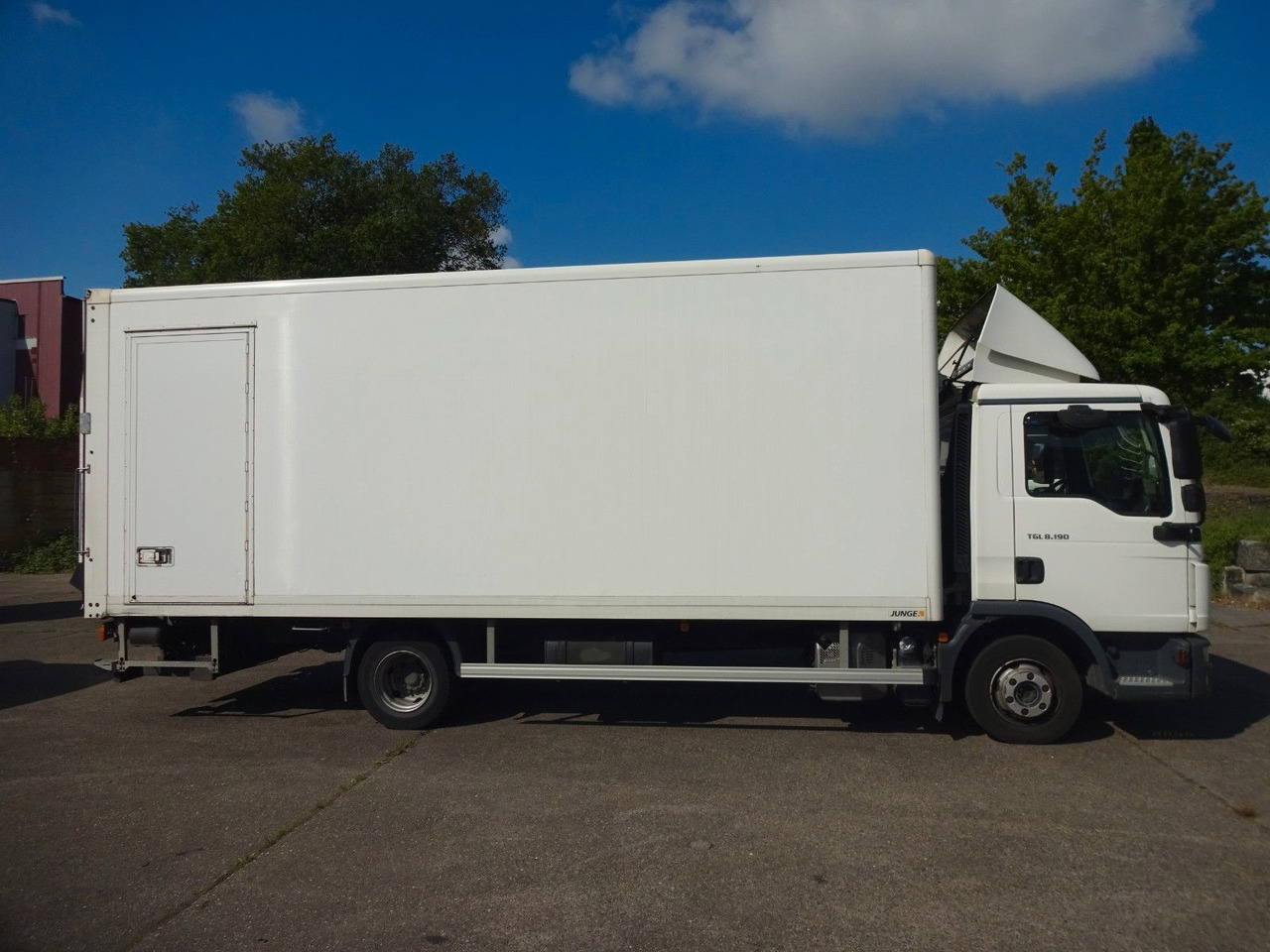 MAN MAN TGL 8.190, Koffer, LBW, Kamera, Luft, AHK - Box truck: picture 4 MAN MAN TGL 8.190, Koffer, LBW, Kamera, Luft, AHK - Box truck: picture 4