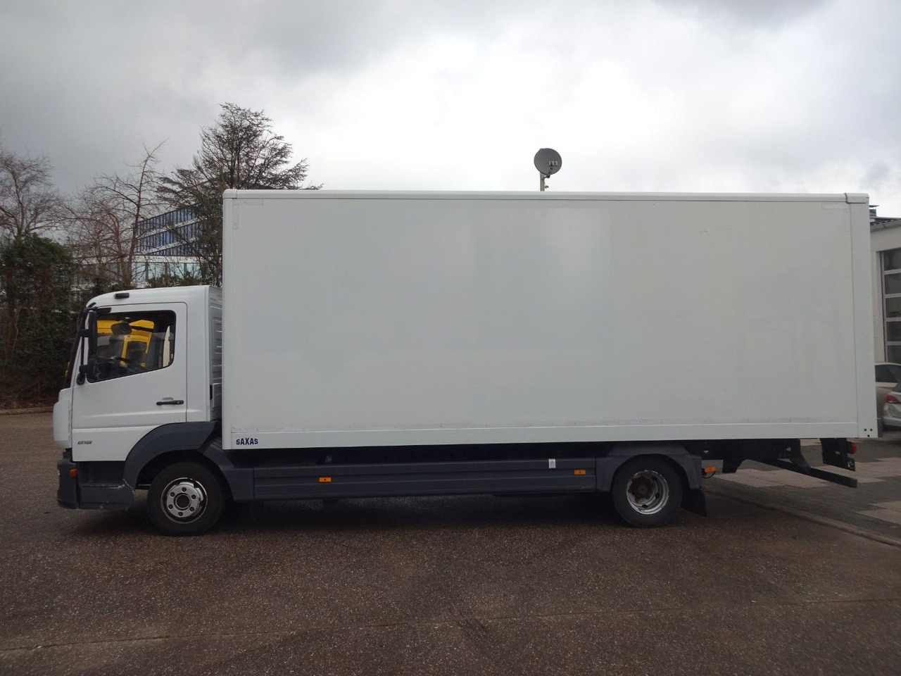 Mercedes-Benz Atego 818, Koffer mit Rolltor - Box van: picture 4 Mercedes-Benz Atego 818, Koffer mit Rolltor - Box van: picture 4