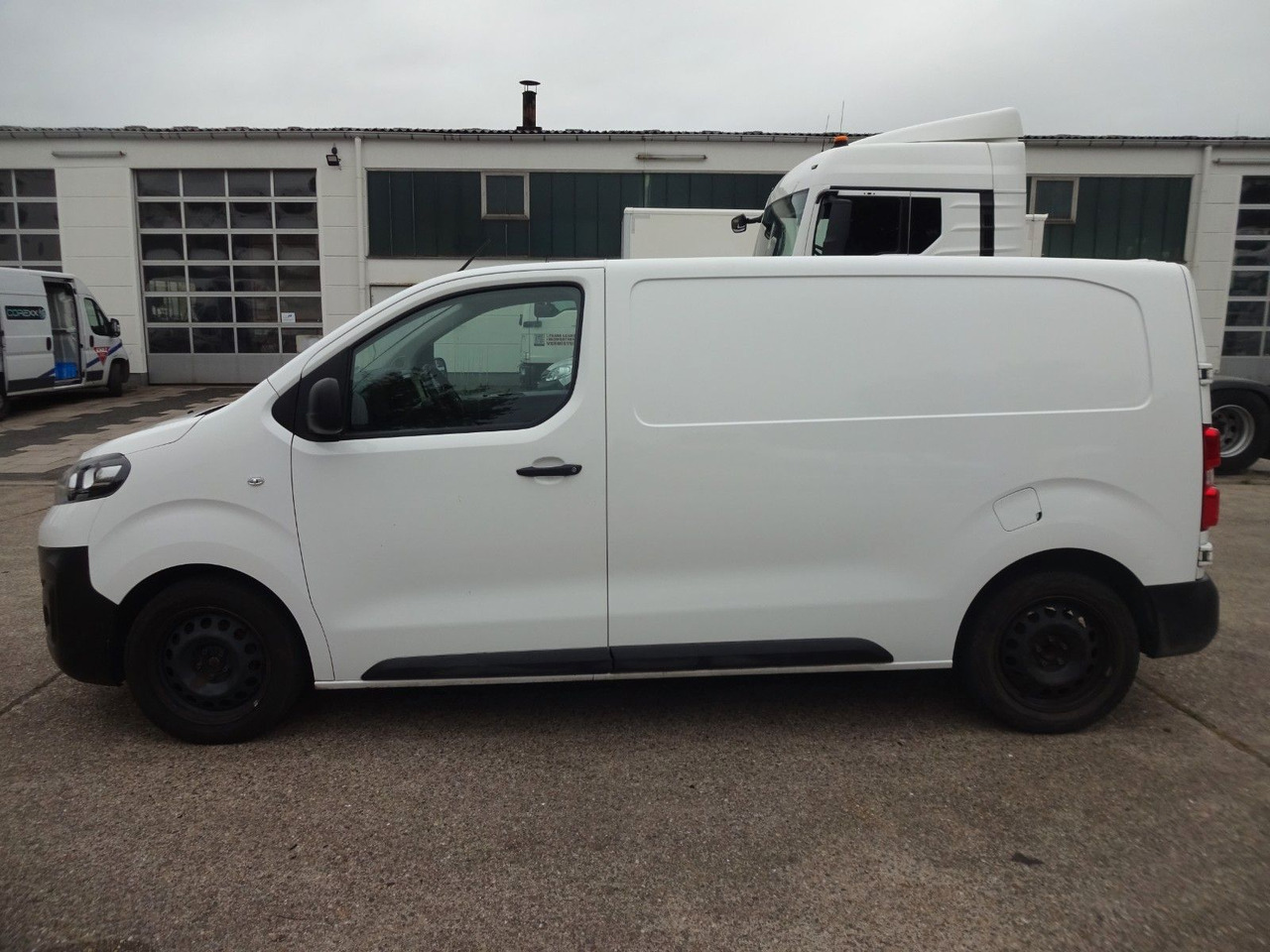 Opel Vivaro Kasten L1H1, Klima, PDC, - Small van: picture 3 Opel Vivaro Kasten L1H1, Klima, PDC, - Small van: picture 3