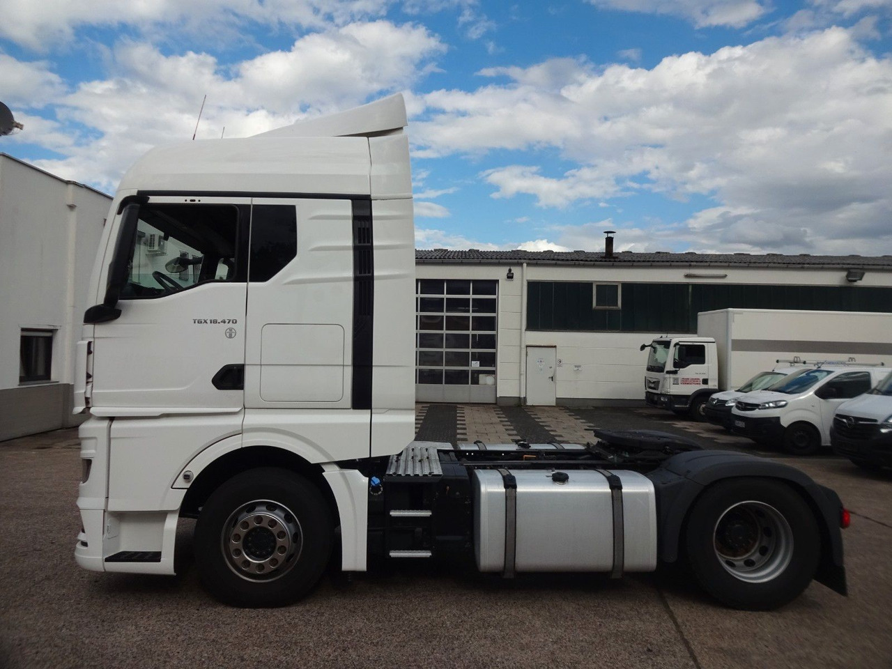 Leasing of MAN TGX 18.470, XLX, LL SA, Retarder, ACC, 2 x Tank MAN TGX 18.470, XLX, LL SA, Retarder, ACC, 2 x Tank: picture 6 Leasing of MAN TGX 18.470, XLX, LL SA, Retarder, ACC, 2 x Tank MAN TGX 18.470, XLX, LL SA, Retarder, ACC, 2 x Tank: picture 6