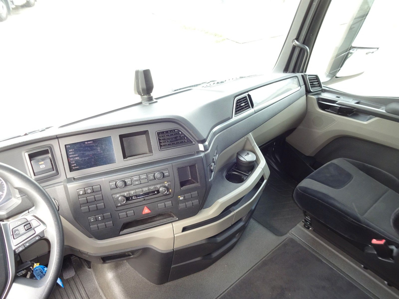 Leasing of MAN TGX 18.470, XLX, LL SA, Retarder, ACC, 2 x Tank MAN TGX 18.470, XLX, LL SA, Retarder, ACC, 2 x Tank: picture 14 Leasing of MAN TGX 18.470, XLX, LL SA, Retarder, ACC, 2 x Tank MAN TGX 18.470, XLX, LL SA, Retarder, ACC, 2 x Tank: picture 14