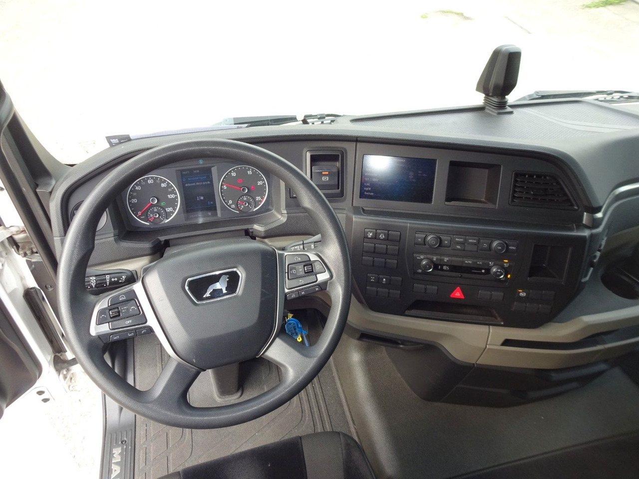 Leasing of MAN TGX 18.470, XLX, LL SA, Retarder, ACC, 2 x Tank MAN TGX 18.470, XLX, LL SA, Retarder, ACC, 2 x Tank: picture 13 Leasing of MAN TGX 18.470, XLX, LL SA, Retarder, ACC, 2 x Tank MAN TGX 18.470, XLX, LL SA, Retarder, ACC, 2 x Tank: picture 13