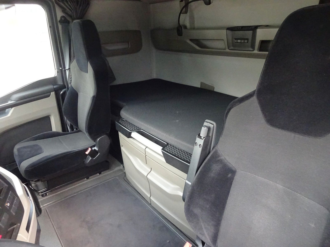 Leasing of MAN TGX 18.470, XLX, LL SA, Retarder, ACC, 2 x Tank MAN TGX 18.470, XLX, LL SA, Retarder, ACC, 2 x Tank: picture 16 Leasing of MAN TGX 18.470, XLX, LL SA, Retarder, ACC, 2 x Tank MAN TGX 18.470, XLX, LL SA, Retarder, ACC, 2 x Tank: picture 16