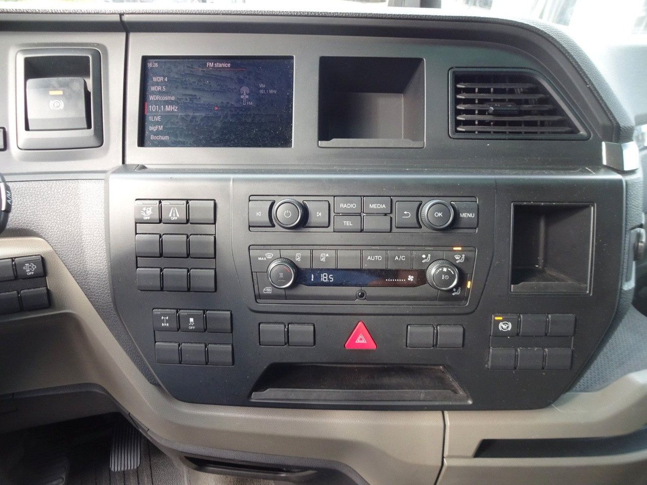 Leasing of MAN TGX 18.470, XLX, LL SA, Retarder, ACC, 2 x Tank MAN TGX 18.470, XLX, LL SA, Retarder, ACC, 2 x Tank: picture 23 Leasing of MAN TGX 18.470, XLX, LL SA, Retarder, ACC, 2 x Tank MAN TGX 18.470, XLX, LL SA, Retarder, ACC, 2 x Tank: picture 23