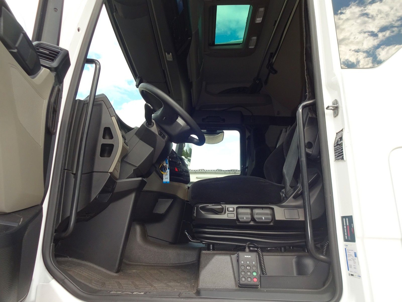 Leasing of MAN TGX 18.470, XLX, LL SA, Retarder, ACC, 2 x Tank MAN TGX 18.470, XLX, LL SA, Retarder, ACC, 2 x Tank: picture 12 Leasing of MAN TGX 18.470, XLX, LL SA, Retarder, ACC, 2 x Tank MAN TGX 18.470, XLX, LL SA, Retarder, ACC, 2 x Tank: picture 12