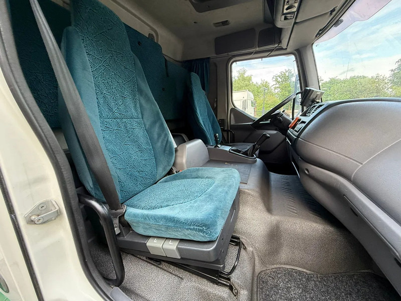 DAF LF 45.220 Laadklep/LBW Zijdeur Airco Slaapcabine AHK - Box truck: picture 5 DAF LF 45.220 Laadklep/LBW Zijdeur Airco Slaapcabine AHK - Box truck: picture 5