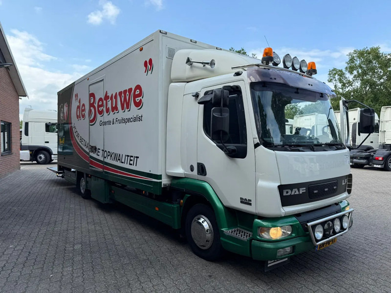 DAF LF 45.220 Laadklep/LBW Zijdeur Airco Slaapcabine AHK - Box truck: picture 2 DAF LF 45.220 Laadklep/LBW Zijdeur Airco Slaapcabine AHK - Box truck: picture 2