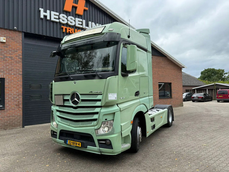 Tractor unit Mercedes-Benz Actros 1842 4X2 Streamspace Side skirts 2x tank NL Truck: picture 1
