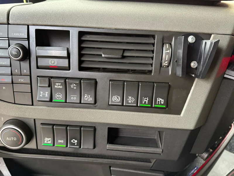 Tractor unit Volvo FH 460 6X2 Globetrotter PTO Hydraulic NL Truck 738.390KM: picture 14