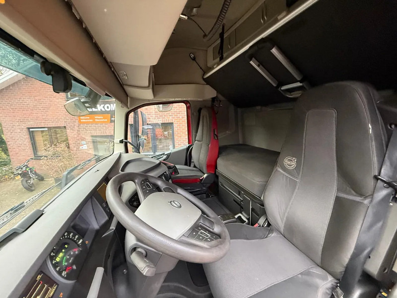 Tractor unit Volvo FH 460 6X2 Globetrotter PTO Hydraulic NL Truck 738.390KM: picture 11
