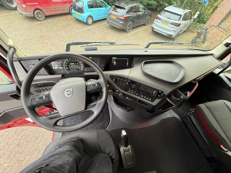 Tractor unit Volvo FH 460 6X2 Globetrotter PTO Hydraulic NL Truck 738.390KM: picture 12