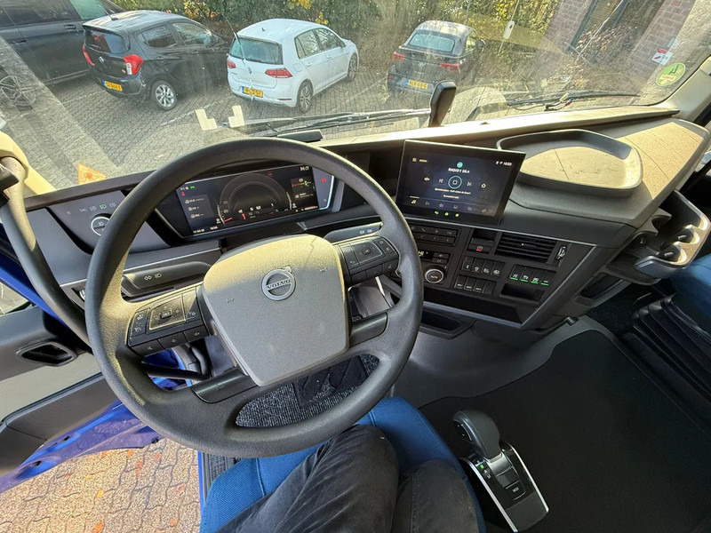 Tractor unit Volvo FH 460 Globetrotter XL 2x tank Standairco 405.369KM! NL Truck - APK 09-2026: picture 7 Tractor unit Volvo FH 460 Globetrotter XL 2x tank Standairco 405.369KM! NL Truck - APK 09-2026: picture 7