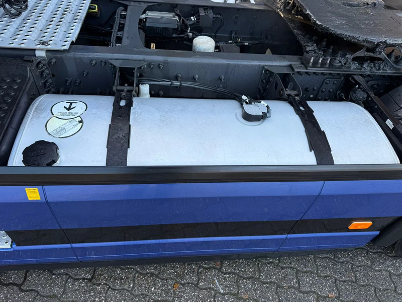 Tractor unit Volvo FH 460 Globetrotter XL 2x tank Standairco 405.369KM! NL Truck - APK 09-2026: picture 12 Tractor unit Volvo FH 460 Globetrotter XL 2x tank Standairco 405.369KM! NL Truck - APK 09-2026: picture 12