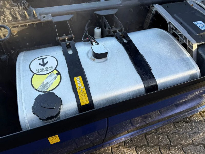 Tractor unit Volvo FH 460 Globetrotter XL 2x tank Standairco 405.369KM! NL Truck - APK 09-2026: picture 13 Tractor unit Volvo FH 460 Globetrotter XL 2x tank Standairco 405.369KM! NL Truck - APK 09-2026: picture 13