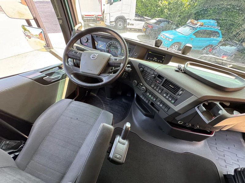 Volvo FH 500 Globetrotter XL ADR! 305.330KM! Gestuurde Voorloopas 2x tank APK 03/2026 - Tractor unit: picture 5 Volvo FH 500 Globetrotter XL ADR! 305.330KM! Gestuurde Voorloopas 2x tank APK 03/2026 - Tractor unit: picture 5