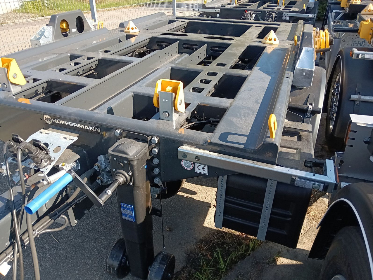 Hüffermann 2-A-MINI-CARRIER SAFETYFIX VERZINKT NEU TOP-PREI - Roll-off/ Skip trailer: picture 4 Hüffermann 2-A-MINI-CARRIER SAFETYFIX VERZINKT NEU TOP-PREI - Roll-off/ Skip trailer: picture 4