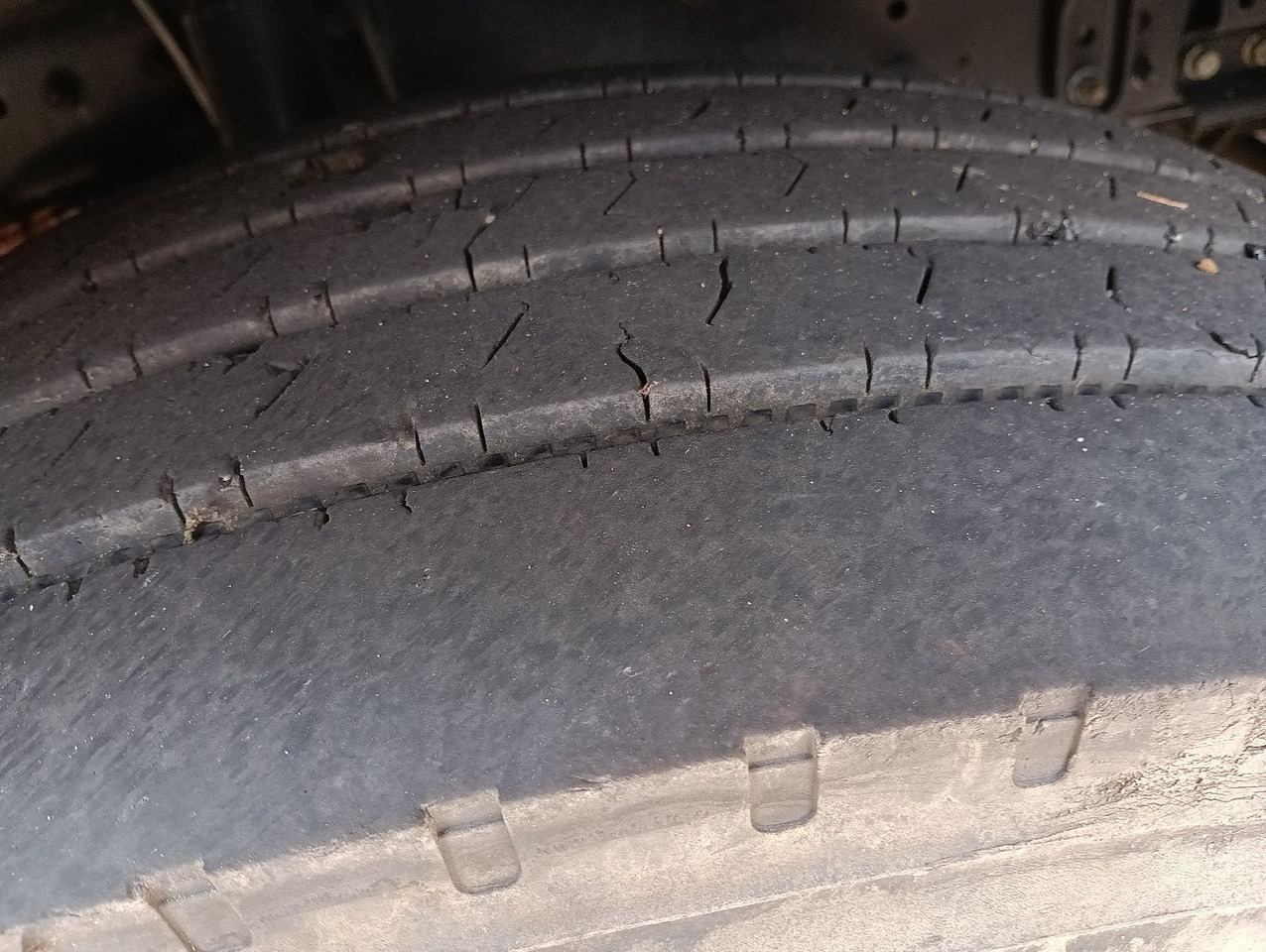 Tractor unit MAN TGX 18:440 BLS INTARDER Vollspoiler Reifen70-90% MAN TGX 18:440 BLS INTARDER Vollspoiler Reifen70-90%: picture 26 Tractor unit MAN TGX 18:440 BLS INTARDER Vollspoiler Reifen70-90% MAN TGX 18:440 BLS INTARDER Vollspoiler Reifen70-90%: picture 26