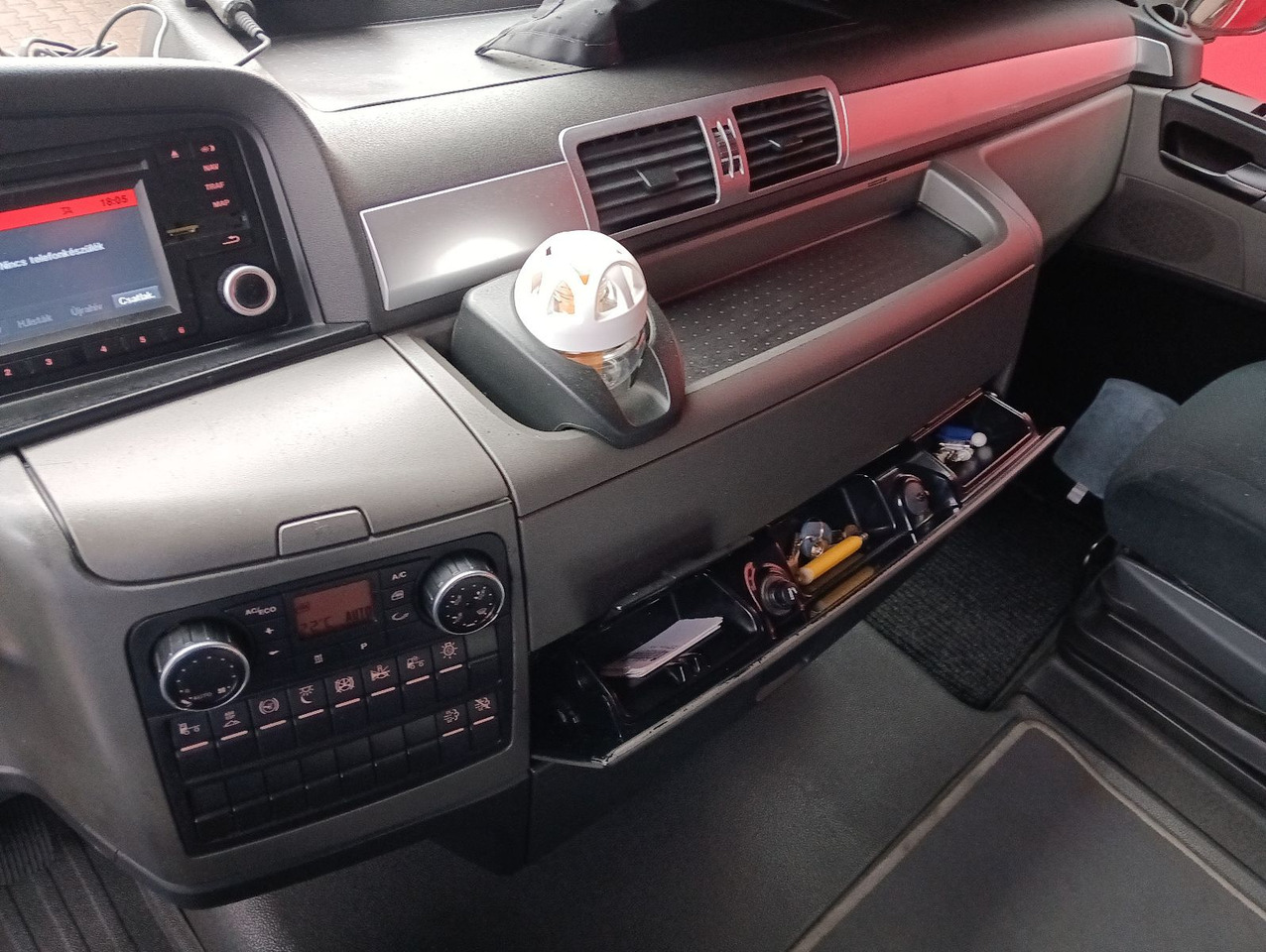 Tractor unit MAN TGX 18:440 BLS INTARDER Vollspoiler Reifen70-90% MAN TGX 18:440 BLS INTARDER Vollspoiler Reifen70-90%: picture 17 Tractor unit MAN TGX 18:440 BLS INTARDER Vollspoiler Reifen70-90% MAN TGX 18:440 BLS INTARDER Vollspoiler Reifen70-90%: picture 17