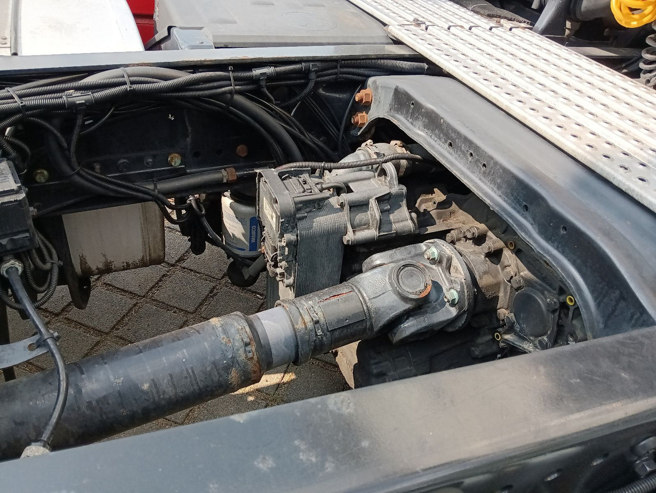 Tractor unit MAN TGX 18:440 BLS INTARDER Vollspoiler Reifen70-90% MAN TGX 18:440 BLS INTARDER Vollspoiler Reifen70-90%: picture 21 Tractor unit MAN TGX 18:440 BLS INTARDER Vollspoiler Reifen70-90% MAN TGX 18:440 BLS INTARDER Vollspoiler Reifen70-90%: picture 21